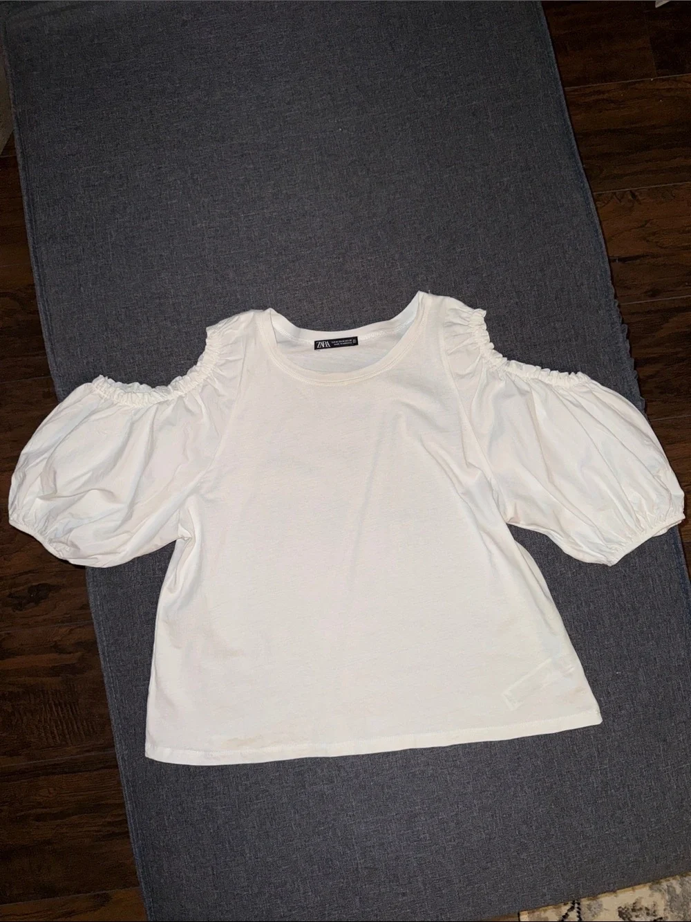 Zara White Puff Sleeve Cold Shoulder Tee